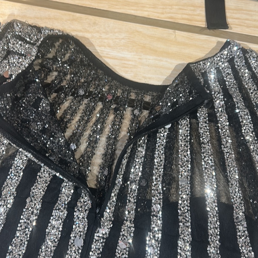 Long skinny black Elegence gown - Picture 7 of 11